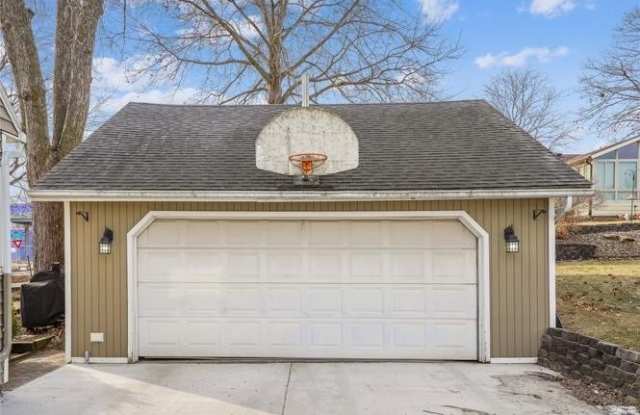 501 Spruce Drive Gallery 3
