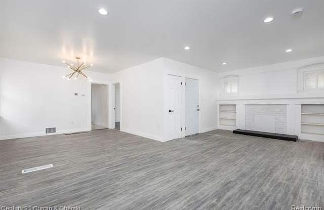 12468-70 Mendota Street Gallery 3