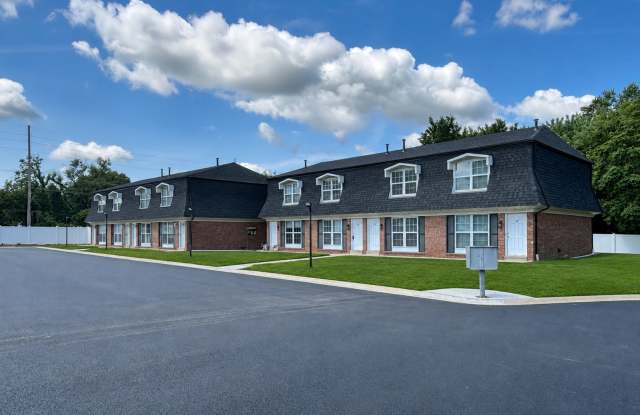 BEAUTIFUL REMODELED 2 BEDROOM 1.5 BATH TOWNHOME Gallery 1