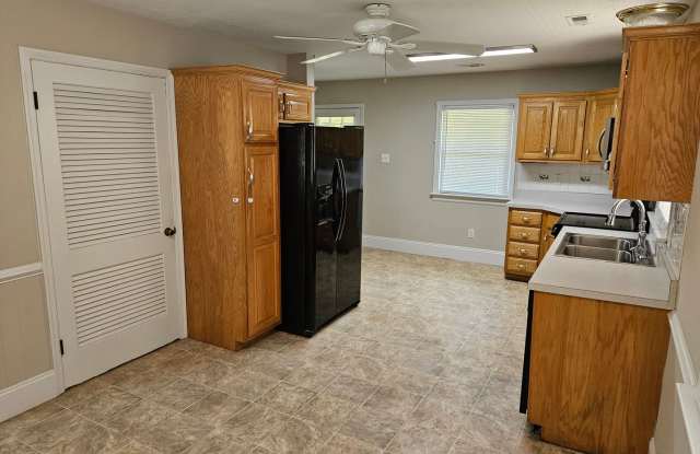 Charming Brick Rancher on Massive Lot – Move-In Ready! Gallery 4
