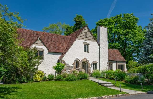 Elegant 3 Bedroom Tudor with Flexible Living Space photos photos Elegant 3 Bedroom Tudor with Flexible Living Space photos photos