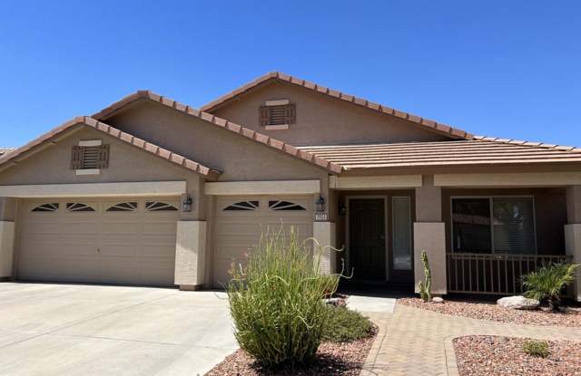 Nice 4 bedroom with swimming pool! photos photos