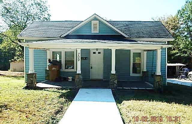 709 West Main Street Ext, Lincolnton NC - 709 West Main Street, Lincolnton, NC 28092