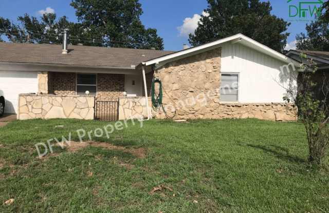 313 Wilshire Dr - 313 Wilshire Drive, Euless, TX 76040