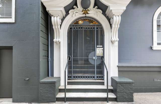 Oak Shrader Apartments Gallery 2