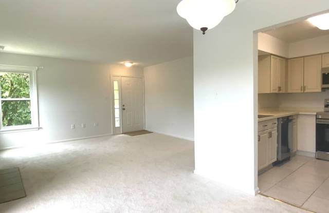 Lake View Condo - Move In Today Gallery 4