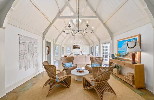 Kahala Palms: Charming Coastal Beach Home w/ Pool, Jacuzzi & Lush Garden Gallery 4