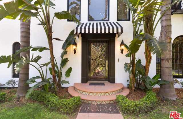 1151 North DOHENY Drive Gallery 4