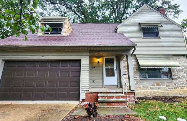 Move in ready! - 1195 South Belvoir Boulevard, South Euclid, OH 44121