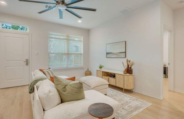 Brand New 6 Bed, 6.5 Bath, 3 Story Townhomes w/ Bonus Room & Balcony! Gallery 4