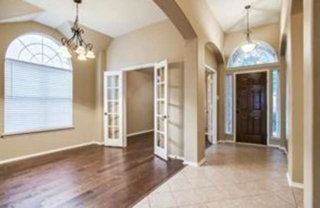 805 Royal Crest Court Gallery 3