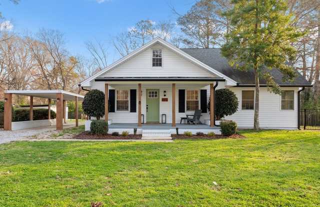 Charming 3BR House in Raleigh with Large Fenced Yard photos photos