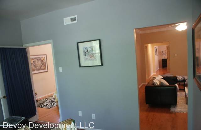 5557 Pershing 3F Gallery 4