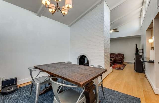 5920 Sandhurst Lane Gallery 4
