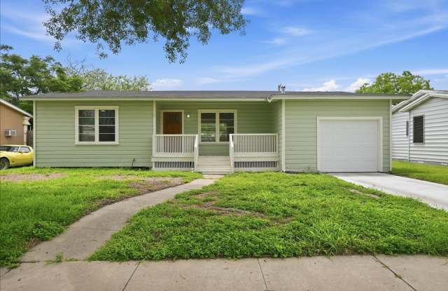 Charming Updated 2-Bedroom Home for Rent in Corpus Christi Gallery 1