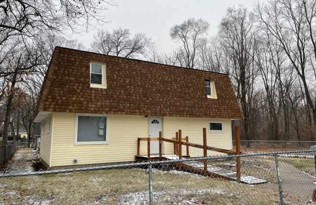 HUGE 3 Bed/2 Bath Home with your own private workshop + oversized garage photos photos