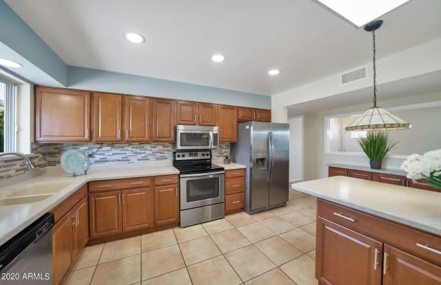 10724 W ROUNDELAY Circle - 10724 West Roundelay Circle North, Sun City, AZ 85351