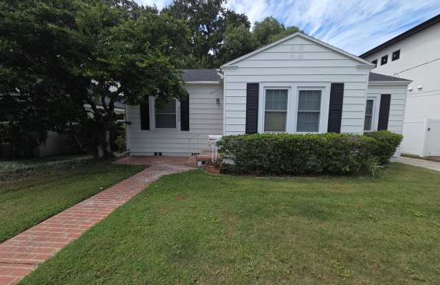 2/1 in College Park near Lake Ivanhoe Gallery 3