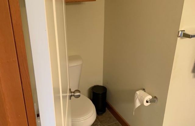 9238 Interlake Ave N #B Gallery 4