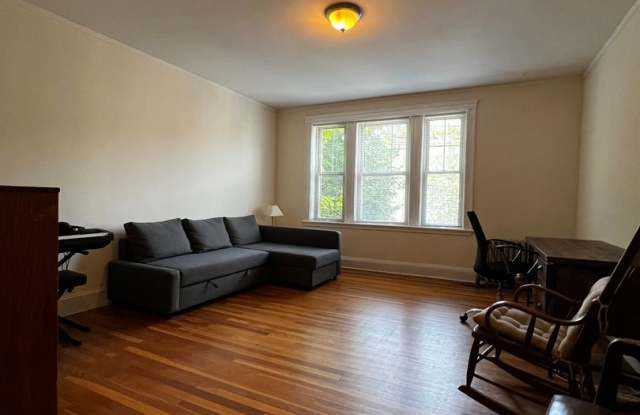 Sunny, Spacious Brighton / Cleveland Circle Area 1 Bed on Strathmore Rd.  NO FEE photos photos