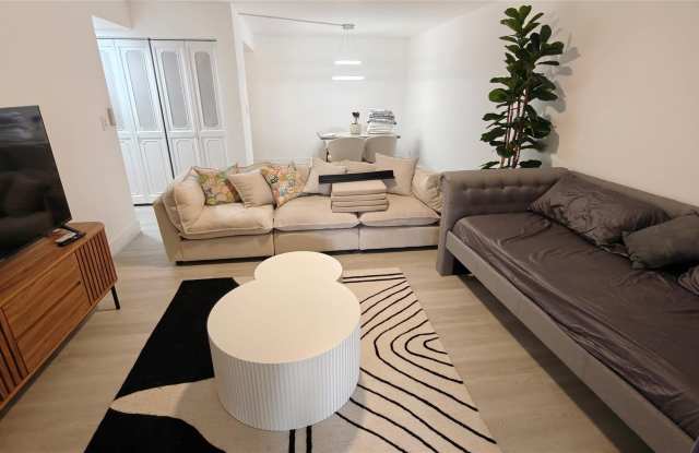 555 SE 8th Street unit: 152 photos photos