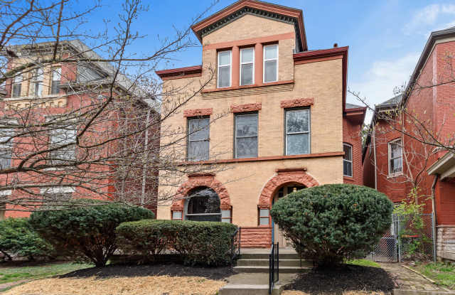 112 W Burnett Ave photos photos