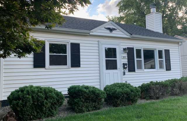 907 East Emerson Street - 907 East Emerson Street, Bloomington, IL 61701