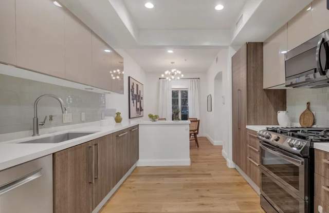 Hidden-Gem Townhouse in WeHo: 2 Bed/2.5 Bath, Private Entrance + Patios, 2 Parking, Norma Triangle Gallery 4
