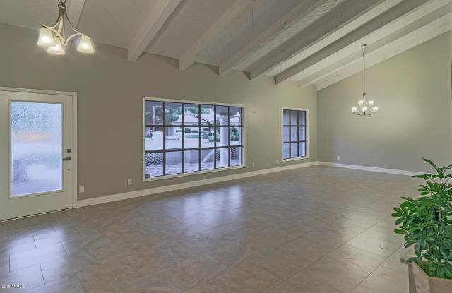 217 W FRIER Drive Gallery 2
