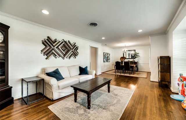 6240 Saratoga Circle Gallery 4