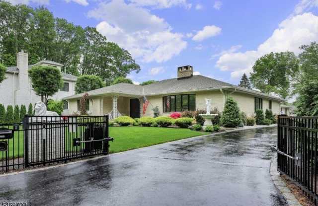 650 Riverside Dr Gallery 2