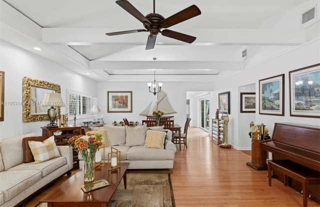 7801 SW 58th Ave photos photos