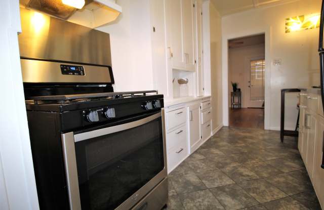 3044 e vista st - 2 Gallery 2