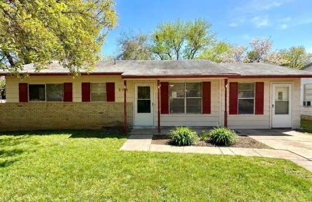 Cozy & Convenient – 3 Bedroom Home Near Shopping & Highways! photos photos