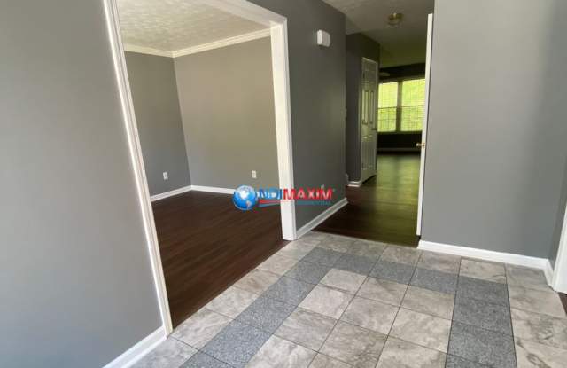 Spacious 4-bedroom house in Lawrenceville Gallery 3