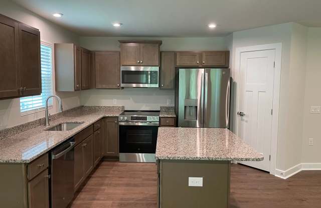3 Bedroom 2 Bathroom House In Hickman's Crossing Gallery 4