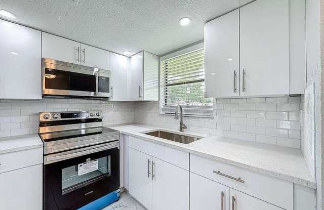 6061 SHAKERWOOD CIRCLE photos photos