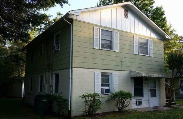 2 Bedroom Duplex - 4904 Franklin Avenue, Wilmington, NC 28403