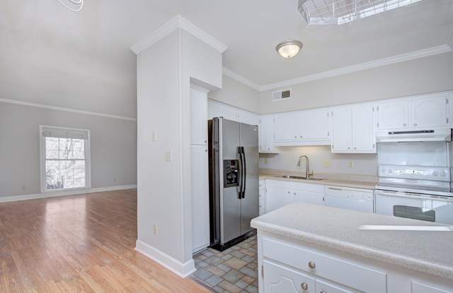 Fully-Updated South Park Condo - 5927 Quail Hollow Road, Charlotte, NC 28210