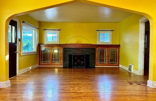 251 East Hubbard Avenue Gallery 4