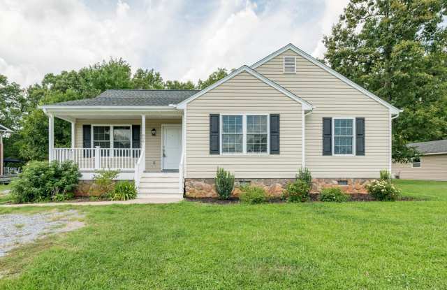 3 Bedroom || 2 Bathroom Home in Madison Heights photos photos