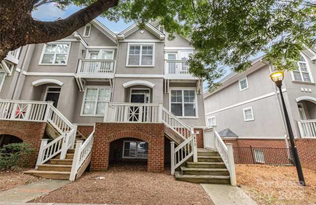 817 W 4th Street photos photos