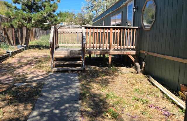 Older Mobile Home, Quiet Neighborhood, Fenced Lot Gallery 4
