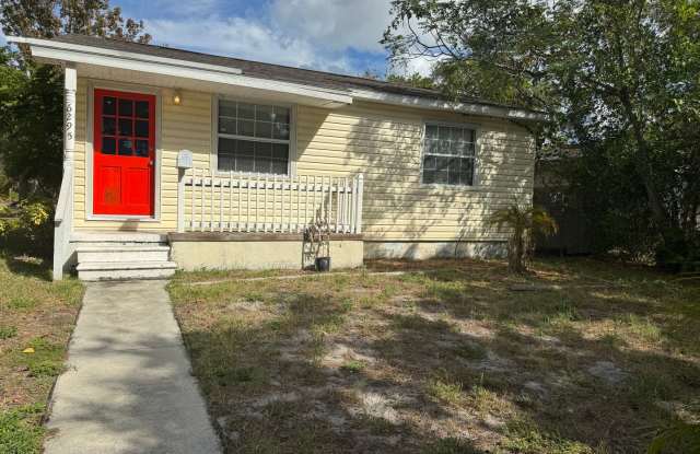 Fenced in four bedroom house near beautiful Gulfport photos photos