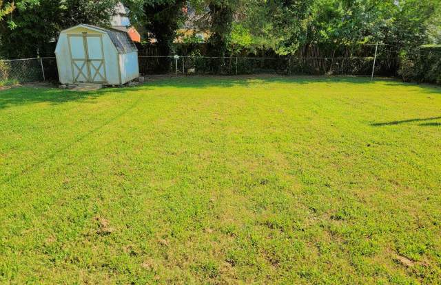 4 Bedroom/1 Bath Cape Cod near RIR Gallery 3