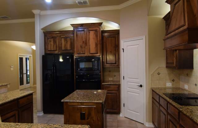 2010 Red Fox Dr Gallery 4