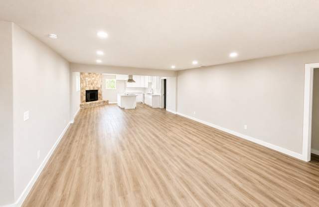 418 REDCLIFF DR Gallery 3