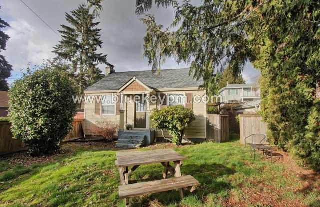 3 Bed, 1.5 Bath Home with 1 Car Attached Garage - 2318 East 16th Street, Vancouver, WA 98661