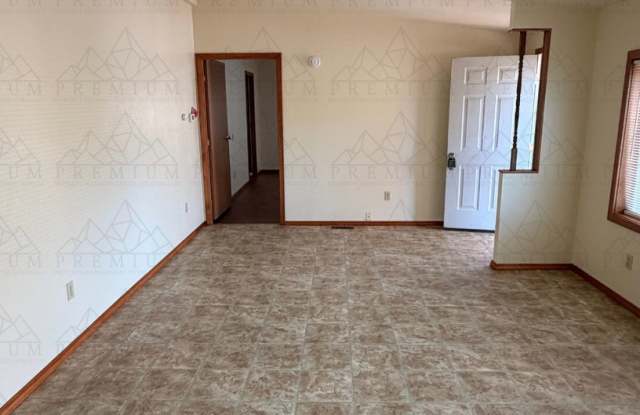 4 Bedroom 2 Bath - Hood River Gallery 3