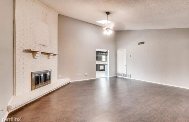 1909 Cindy Ct Gallery 2